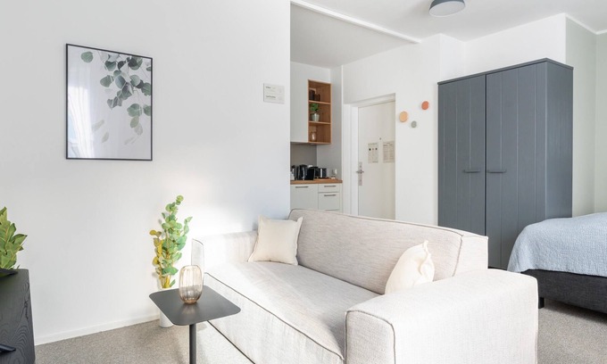 Innere Stadt Apartment | limehome Linz Friedrichst | Single Suite M seating
