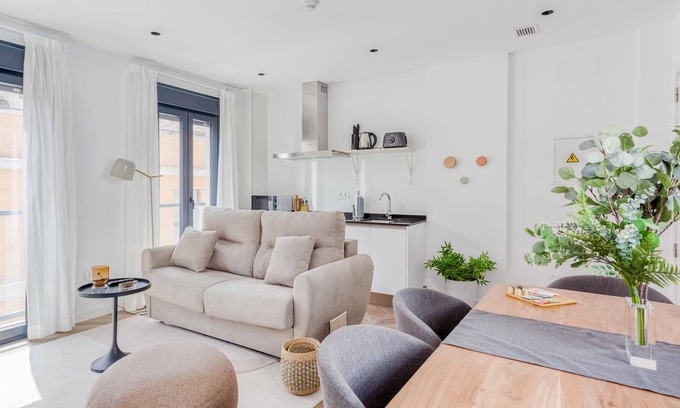Perchel Sur Apartment | limehome Málaga Carmen | One-Bedroom Apartment XL