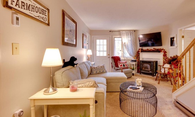 Lincoln Apartment | Lincoln Condo about 2 Mi to Loon Mountain Resort!