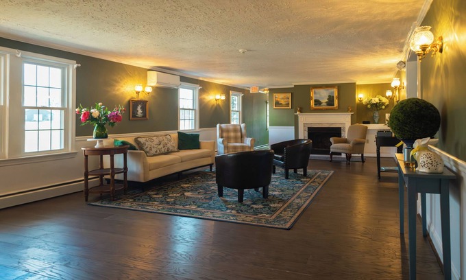 West Woodstock Hotel | Lincoln Inn & Gallery