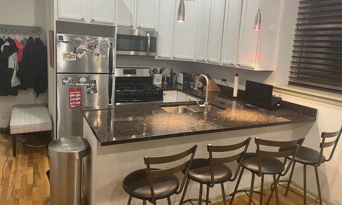 Sheffield and DePaul Condo | Lincoln Park Condo - Spacious, ideally located 2 Bed/1 Bath/2 Parking Spots.