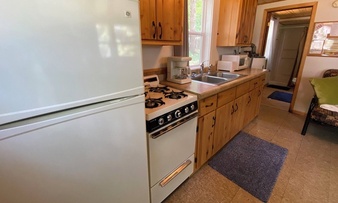 Brill Cabin | Lincolnwood Resort Cabin 6