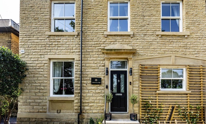 Ainley Top Cottage | Lindley GemnHeart of Lindley, sleeps up to 6, enclosed gardens, yards from Manor