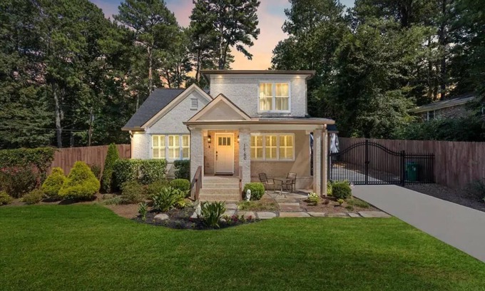 Belvedere Park House | Line Street Grand is a Luxurious home that is close to everything in East Lake!