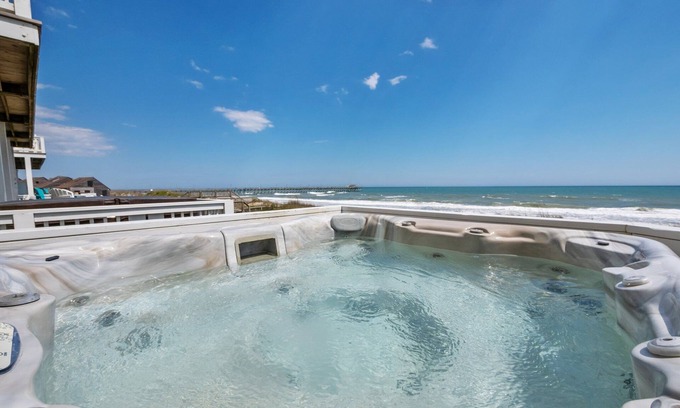 McCutcheon Field House | Linens Included/Beachfront/Pool/Private hot tub/Elevator