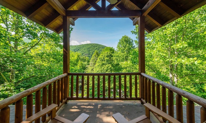 Montreat Cabin | Linger Longer Lodge | Spacious Home in Beautiful Montreat With Mountain Views!