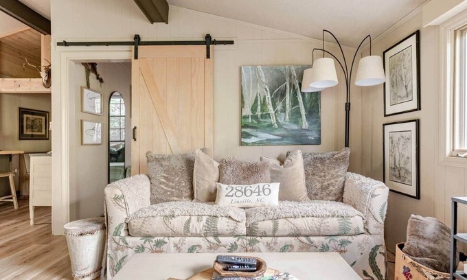 Newland House | Linville Tree Haus w/golf, community pool & fish'n