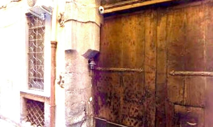 Santa Lucia Apartment | Lion Suite a Chic 1-bedroom apartment with WiFi, AC in enchanting Napoli.