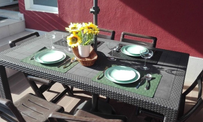 Costa de Caparica Apartment | Lisbon Beach Apartments 1.500-metre beach, terrace-barbecue, pets welcome.