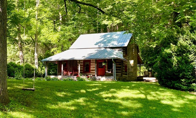 Fairview Cabin | Lissie Wright’s Cabin, Est 1895. Scenic Creek, 7.5 Acres, 15 min to Downtwn AVL