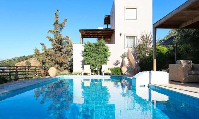 Faistos Villa | Listaros Villas
