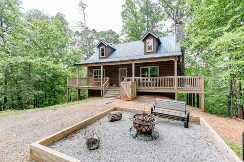 Sautee Nacoochee House | Listen to Chattahoochee RiverSleeps 8Near Helen