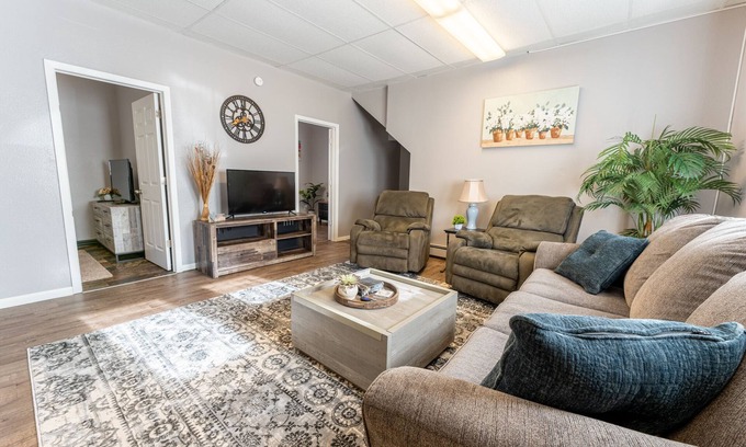 Escanaba Condo | Little Bay De Noc Inn ~ Downtown Escanaba