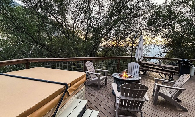 Three Rivers House | Little Bear Cottage Private,Luxury Getaway!SPA! FIRE PIT! 3 MLS FROM SNP
