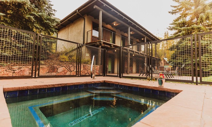 Green Mountain Falls House | Little Beaver Inn
