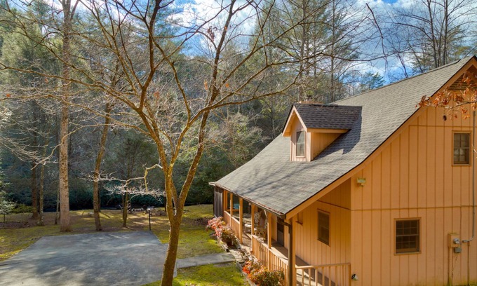 Cleveland House | Little Bit of Heaven on Town Creek - Remote cottage on a beautiful creek