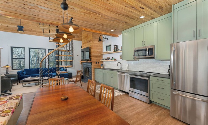 Black Mountain House | Little Bow Cottage | Pet-Friendly, Views & Modern Mountain Home Close to Town!
