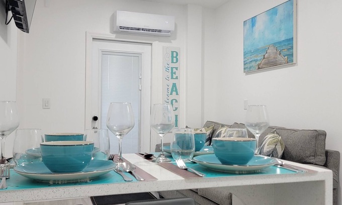 Bradenton House | Little Charm-Close to Anna Maria Island, IMG Academy and GT Bray Park.