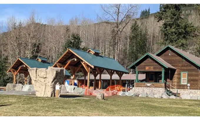 Paradise Estates Cabin | Little Creek cabin minutes away from Mount Rainier national.Park