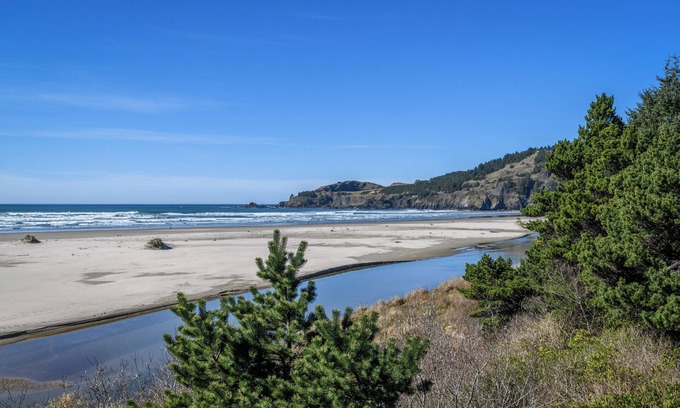 Newport Apartment | Little Creek Cove Beachfront Resort