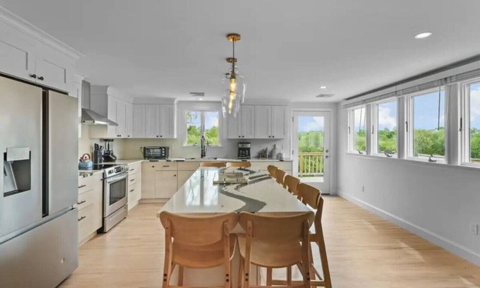 Middletown House | Little Creek Retreat - RIBryan Property