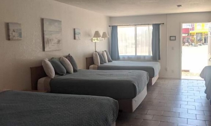 Cottonwood Hotel | Little Daisy Motel
