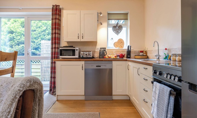 New Forest District House | Little Forrest Lodge by Grandeur Property