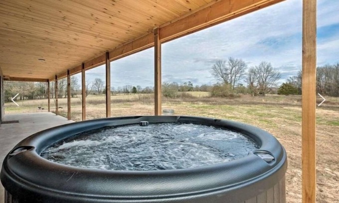 Golden Cabin | Little House on the Prairie 3 Bed Luxury Cabin Mins from Mt. Fork River