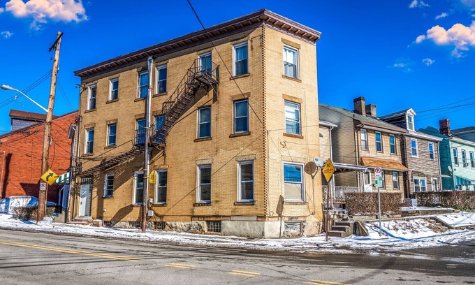 Bloomfield Apartment | Little Italy Lodge-2 Bedroom Stay in Bloomfield