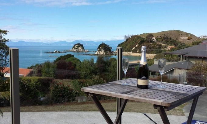 Kaiteriteri House | Little Kaiteriteri Rose's bach -3min walk to beach