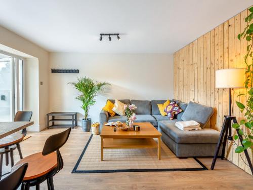 Torquay Apartment | Little Matthews