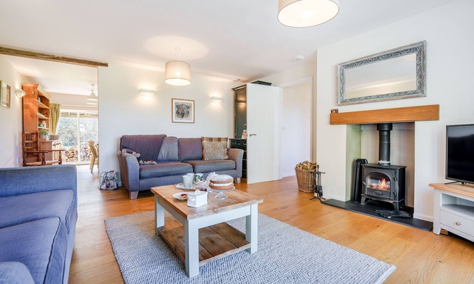 Robertsbridge House | Little Orchard - Three Bedroom House, Sleeps 6