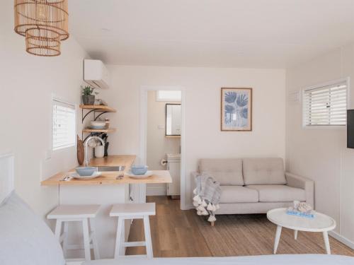 Lake Cathie Apartment | Little Palm Cabins