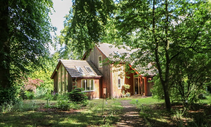 Warcop Cottage | LITTLE TREASURE COTTAGE, pet friendly in Appleby-In-Westmorland
