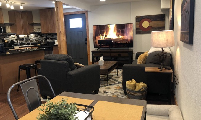 Woodland Park House | Little Woodys Hideaway-pet friendly 1Brm, sofa slpr