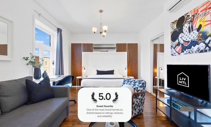 Plateau Mont Royal Apartment | LiV MTL 301 Studio Deluxe Suite + Rooftop Patio