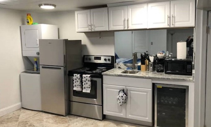 Downtown Baltimore Apartment | Live a Cozy and Tucked Away Lifestyle in this city style Studio!