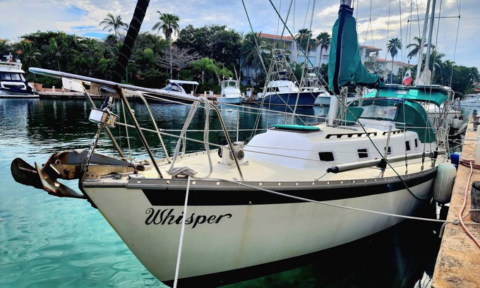 Puerto Aventuras Boat Rental | Live and Sleep like a Pirate on a 32 feet Sailboat
