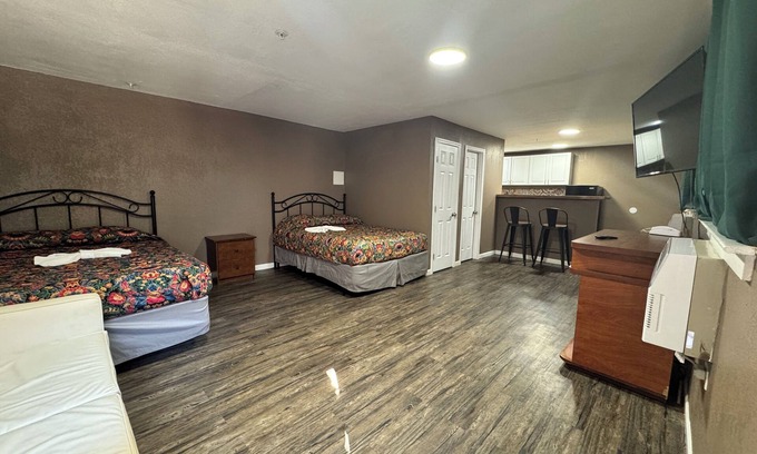 Lithia Springs Hotel | Live In Lodge