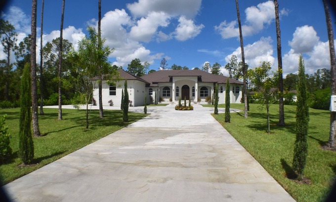 Rural Estates House | Live in Luxury in Naples, Brand new home! Peaceful, private and min to Beach.