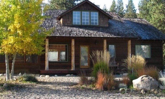 Winthrop House | Live Like A Local - Beautiful Winthrop Home close to ski/hiking trails