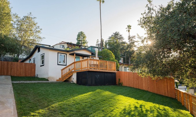 Eagle Rock House | Live Like a Local in Eagle Rock - Stylish and Comfortable Stay