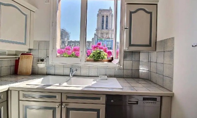 Notre Dame Apartment | Live Like a True Parisian with Jaw-Dropping Notre Dame Views - 60 sqm 2 beds