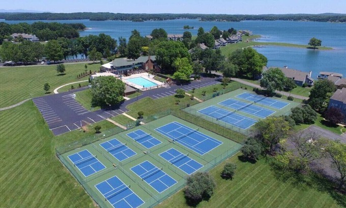 North Shore Condo | Live, Love, Lake- Condo at Bernard's Landing with community pool, beach and tennis courts.