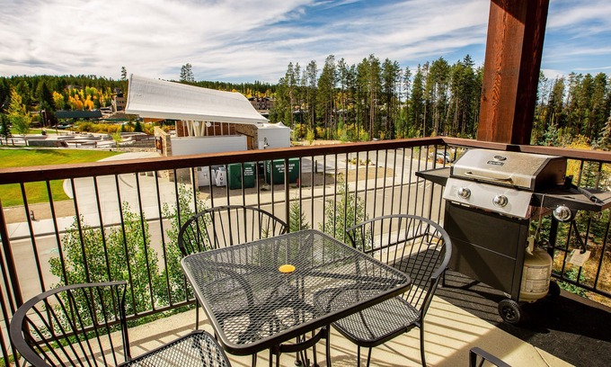 Winter Park Condo | Live Music Views & Pool Oasis in Hideaway Park!