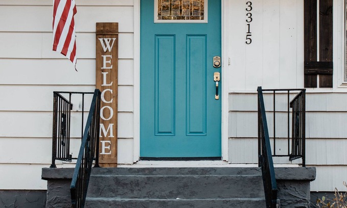 East Chattanooga House | Lively 5 bd 2 1/2 bth pet friendly home minutes from downtown. GAME ROOM 🎱