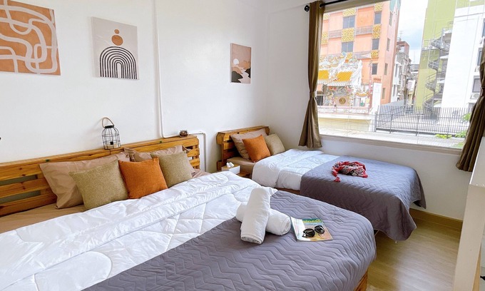 Talat Yot House | Lively and cozy canal house, near Grand palace
