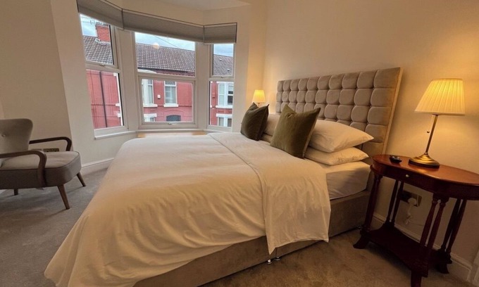 Liverpool House | Liverpool Coco House | Stylish 3-Bed Near Lark Lane & Sefton Park | Free Parking