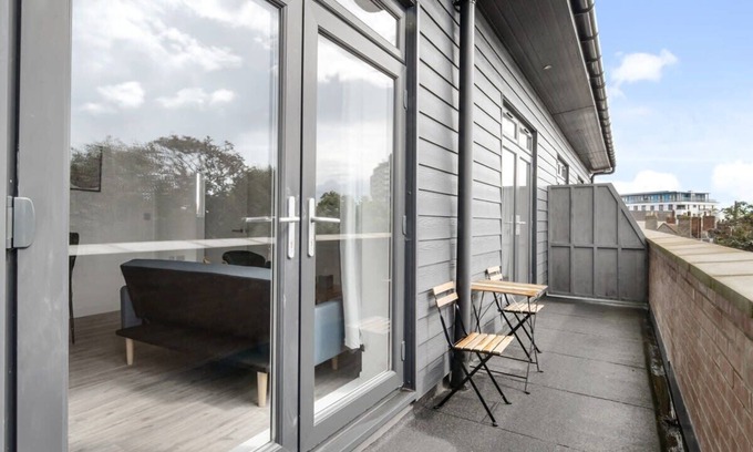 Aylesbury Apartment | Livestay Modern 2Bed Apt / Balcony in Aylesbury9
