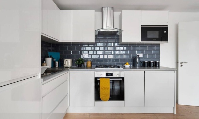 Aylesbury Apartment | Livestay Modern Two Bed Apartment in Aylesbury3